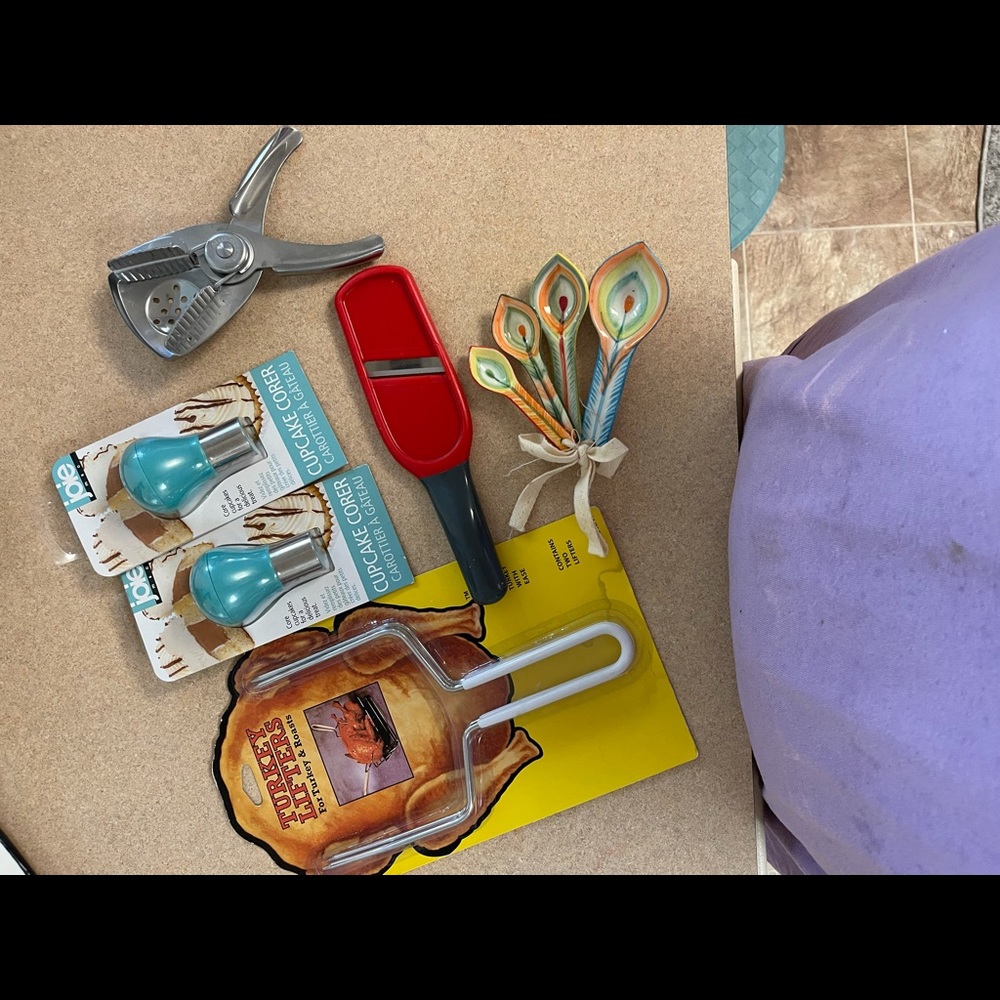 Variety of kitchen items